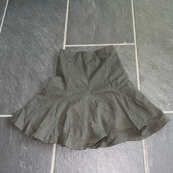 Girls Ruffle Skirt Size 4 - Picture 5 of 6